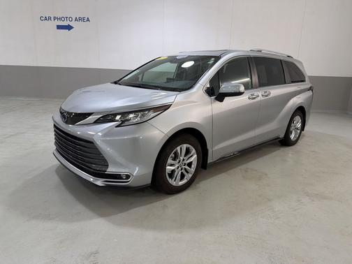 Celestial Silver Metallic 2025 Toyota Sienna Limited