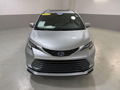 Celestial Silver Metallic 2025 Toyota Sienna Limited