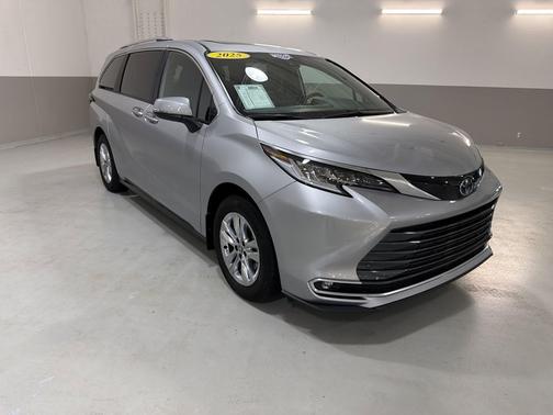 Celestial Silver Metallic 2025 Toyota Sienna Limited