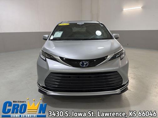 Celestial Silver Metallic 2025 Toyota Sienna Limited