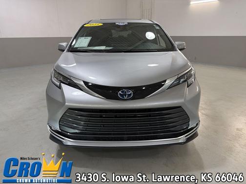 Celestial Silver Metallic 2025 Toyota Sienna Limited