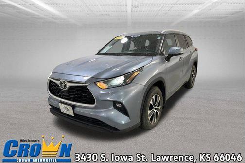 Moon Dust 2023 Toyota Highlander XLE