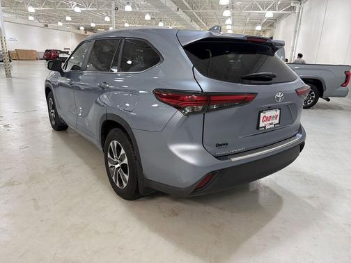Moon Dust 2023 Toyota Highlander XLE