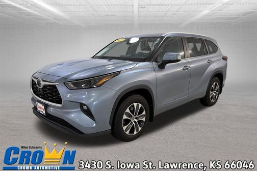 Moon Dust 2023 Toyota Highlander XLE