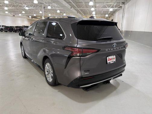 2023 Toyota Sienna Platinum
