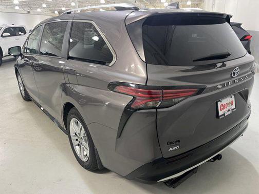 2023 Toyota Sienna Platinum