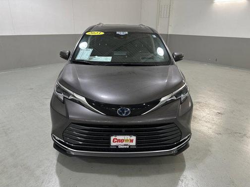 2023 Toyota Sienna Platinum