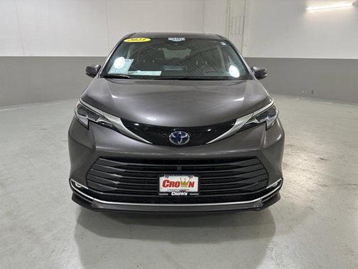 2023 Toyota Sienna Platinum