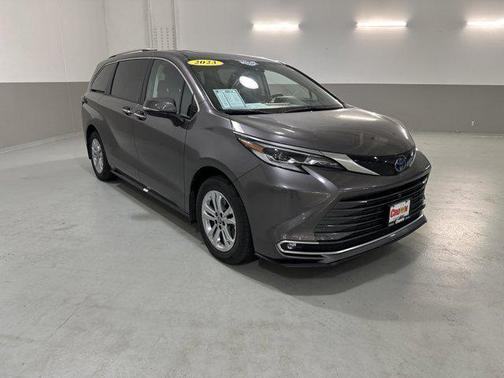 2023 Toyota Sienna Platinum