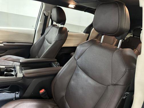2023 Toyota Sienna Platinum