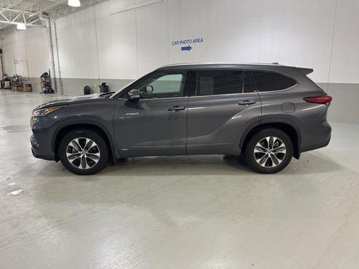 2020 Toyota Highlander Hybrid XLE