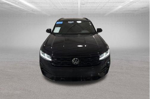 Deep Black Pearl 2023 Volkswagen Atlas Cross Sport 2.0T SEL