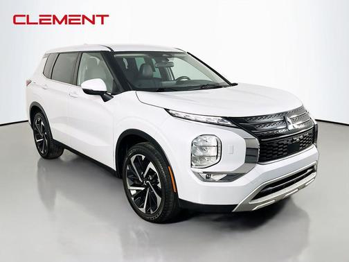 White Diamond 2023 Mitsubishi Outlander SE S-AWC