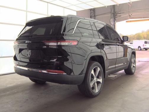 Diamond Black Crystal Pearlcoat 2022 Jeep Grand Cherokee 4xe Base