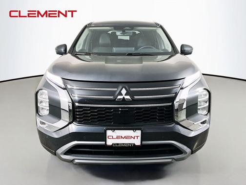 Moonstone Gray Metallic 2025 Mitsubishi Outlander SE 2.5 2WD