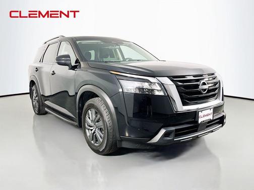 Super Black 2024 Nissan Pathfinder SV FWD
