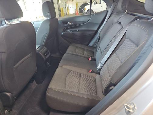 Silver Ice Metallic 2020 Chevrolet Equinox 1LT