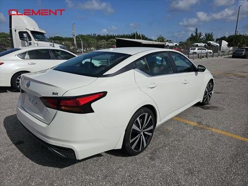 2021 Nissan Altima SR FWD
