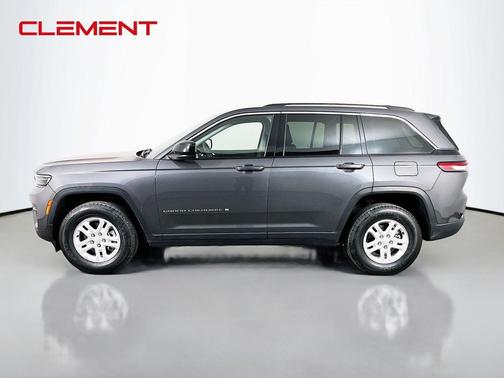 Baltic Gray Metallic Clearcoat 2023 Jeep Grand Cherokee Laredo