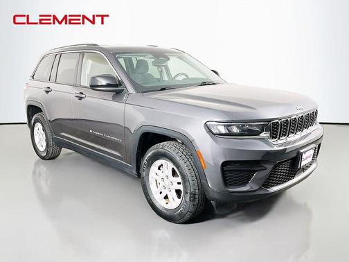 Baltic Gray Metallic Clearcoat 2023 Jeep Grand Cherokee Laredo