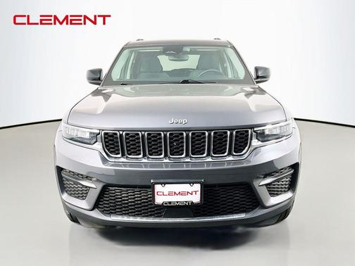 Baltic Gray Metallic Clearcoat 2023 Jeep Grand Cherokee Laredo