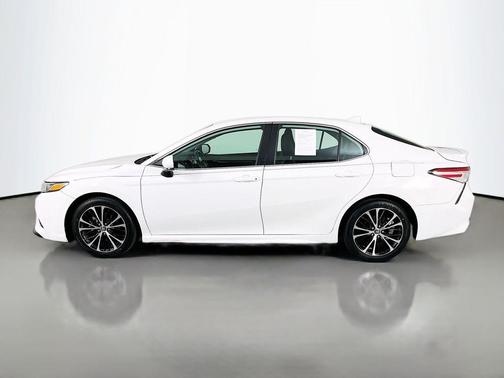Super White 2020 Toyota Camry SE