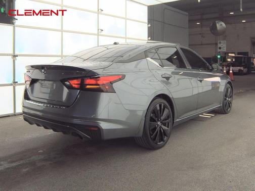 2022 Nissan Altima SR FWD