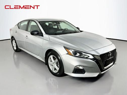 Brilliant Silver Metallic 2022 Nissan Altima SR FWD