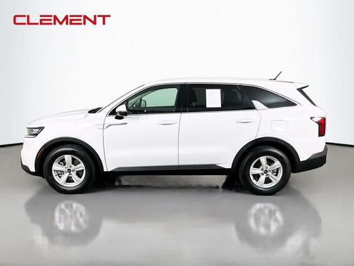Glacial White Pearl 2022 Kia Sorento LX