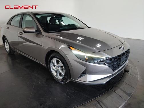 2022 Hyundai ELANTRA SE