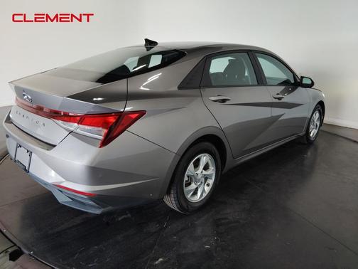 2022 Hyundai ELANTRA SE