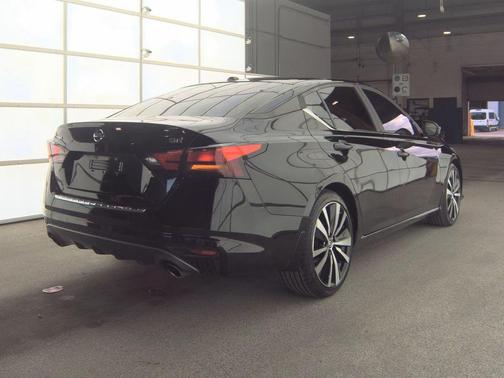 Super Black 2021 Nissan Altima SR FWD