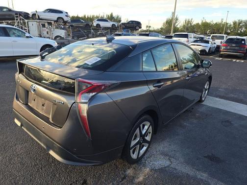 2018 Toyota Prius Four Touring