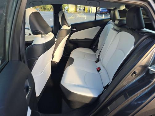 2018 Toyota Prius Four Touring