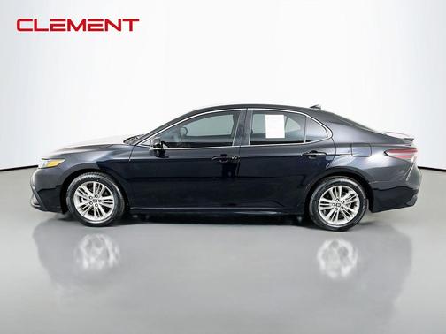 Midnight Black Metallic 2023 Toyota Camry SE
