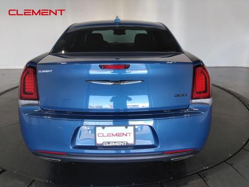 2021 Chrysler 300 Touring