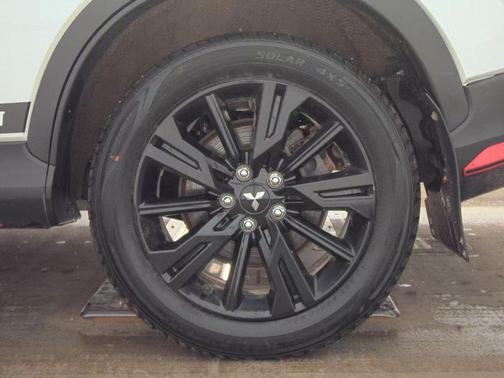 White Diamond 2023 Mitsubishi Eclipse Cross LE