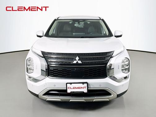 White Diamond 2023 Mitsubishi Outlander SE 2.5 S-AWC