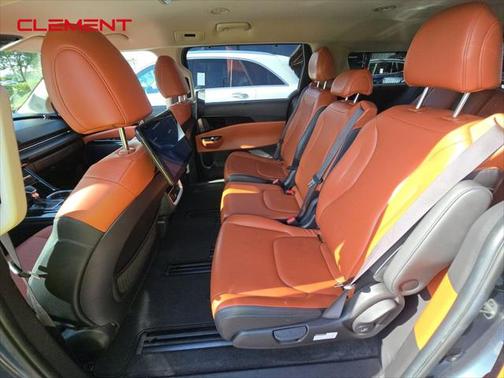 2022 Kia Carnival SX