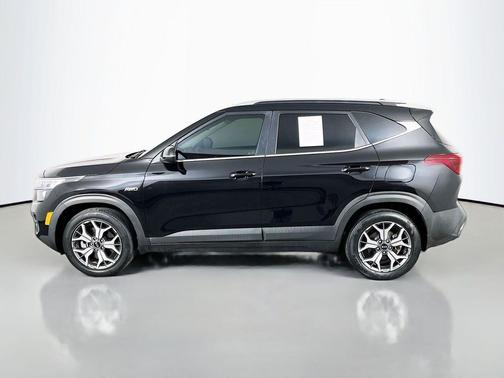 Cherry Black 2021 Kia Seltos EX