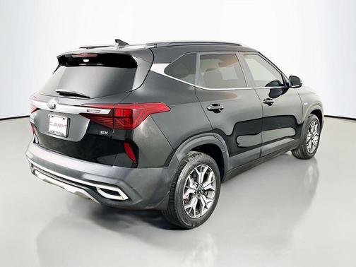 Cherry Black 2021 Kia Seltos EX