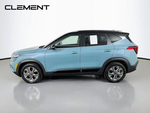 Pluton Blue/Black Roof 2024 Kia Seltos S