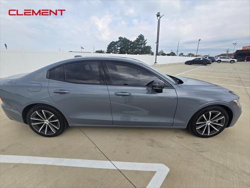 2022 Volvo S60 T5 Momentum