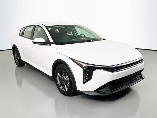 Snow White Pearl 2025 Kia K4 LXS