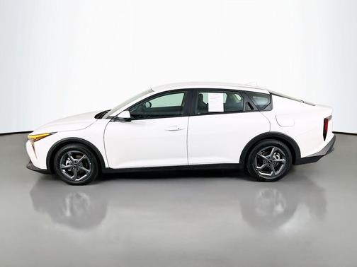 Snow White Pearl 2025 Kia K4 LXS