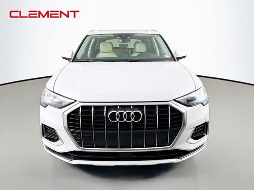 Glacier White Metallic 2022 Audi Q3 40 Premium