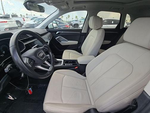 Glacier White Metallic 2022 Audi Q3 40 Premium