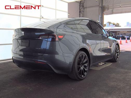 2022 Tesla Model Y Long Range Dual Motor All-Wheel Drive