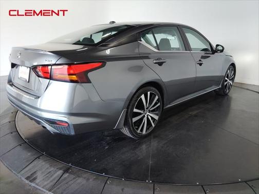 2022 Nissan Altima SR FWD
