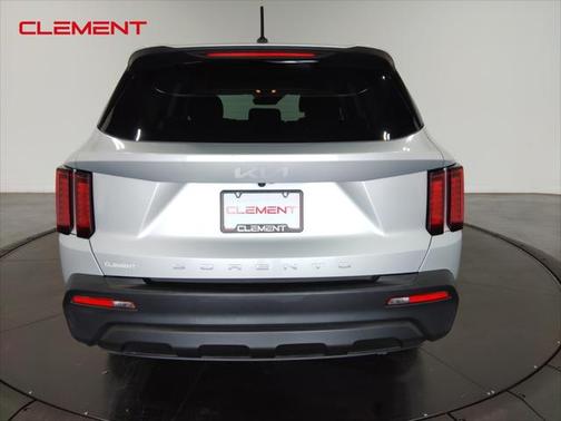 2022 Kia Sorento LX